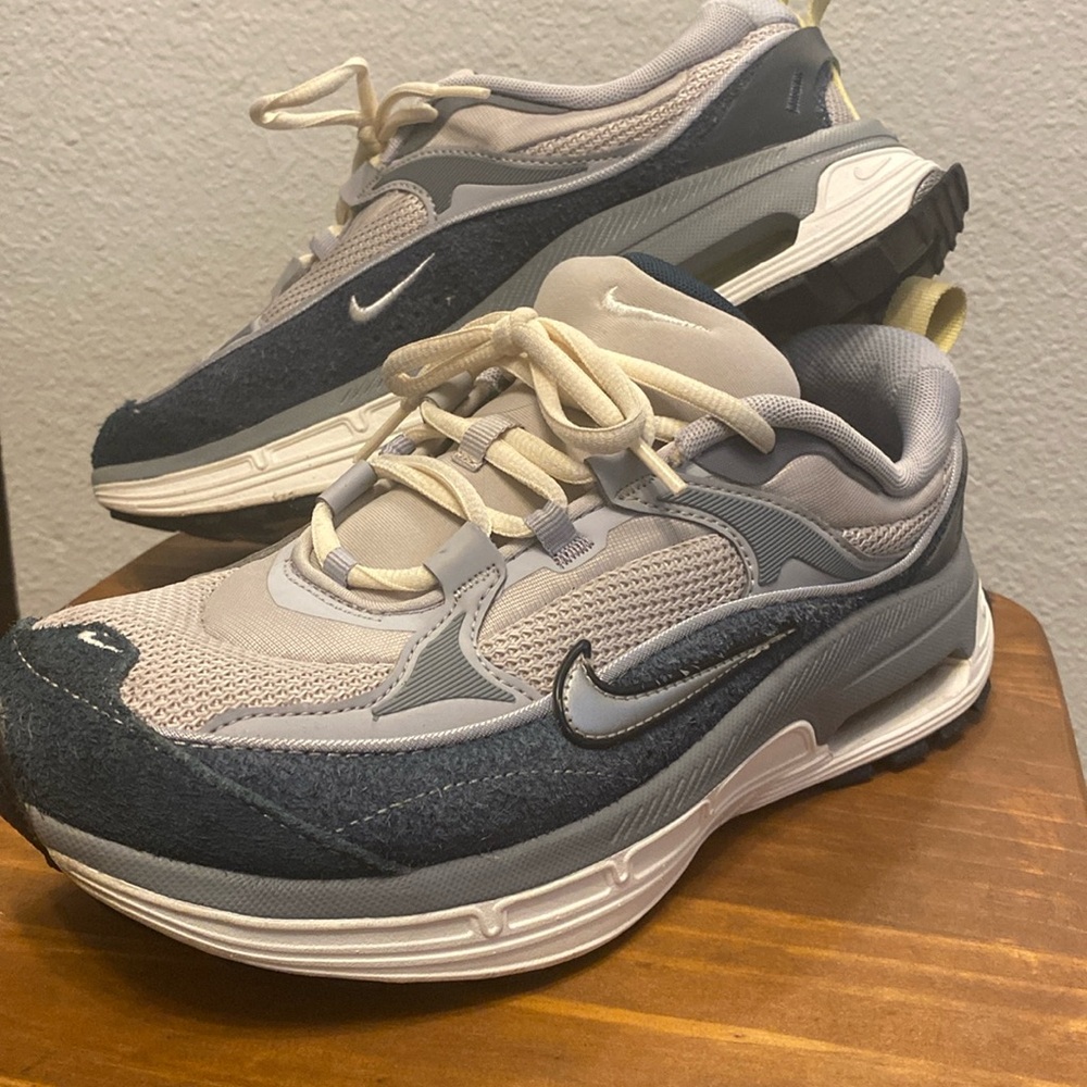 Women’s Nike air max size 8.5